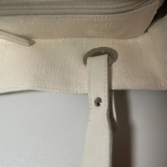 CHANEL Ivory Quilted Tote Bag - Picture 9 of 16